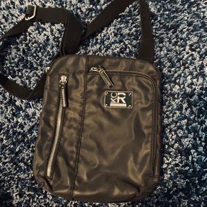 💼 Black crossbody bag